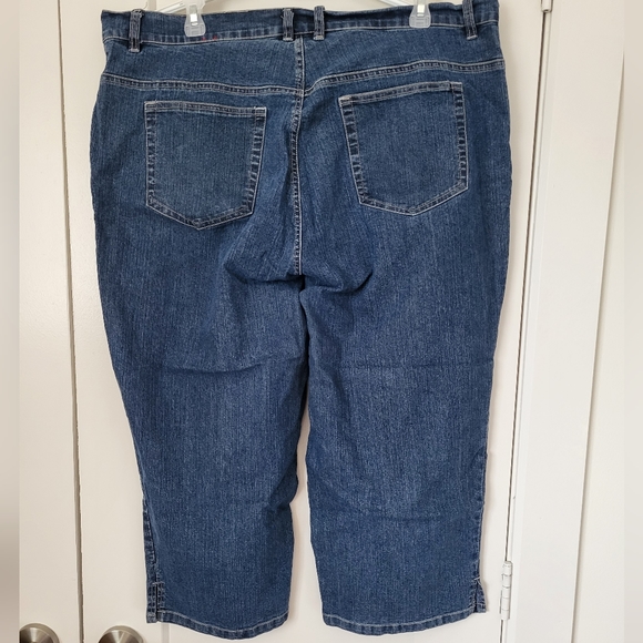 Gloria Vanderbilt Cropped Jeans - Picture 2 of 7